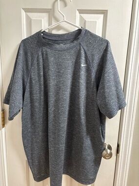 Nike Men's Heather Gray Short Sleeve Athletic Tee